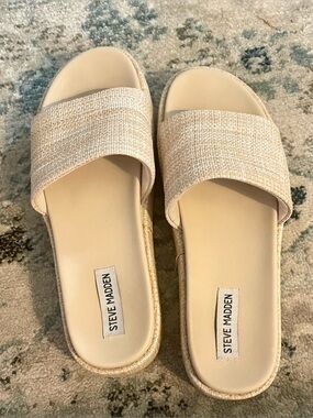 Steve Madden Neutral Cream Textured Slide Mules /Size 9